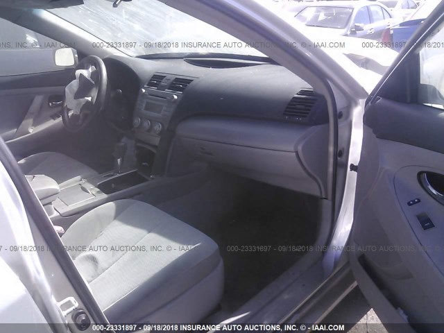 4T1BF3EK1AU017480 - 2010 TOYOTA CAMRY SE/LE/XLE 银色 照片 5