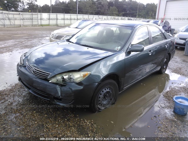 4T1BE32K05U431721 - 2005 TOYOTA CAMRY LE/XLE/SE GREEN photo 2