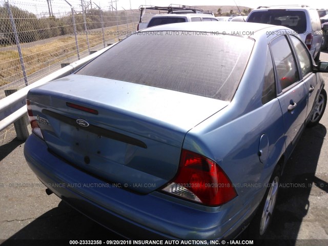 1FAFP33P71W303295 - 2001 FORD FOCUS LX BLUE photo 4