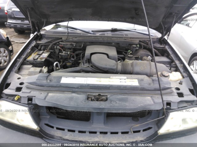 5LMPU28LXWLJ32065 - 1998 LINCOLN NAVIGATOR Schwarz Foto 10