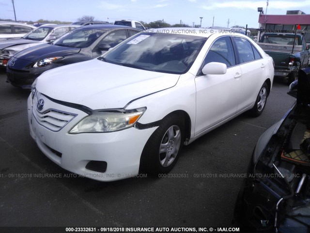 JTNBF3EK9A3002702 - 2010 TOYOTA CAMRY SE/LE/XLE თეთრი ფოტო 2