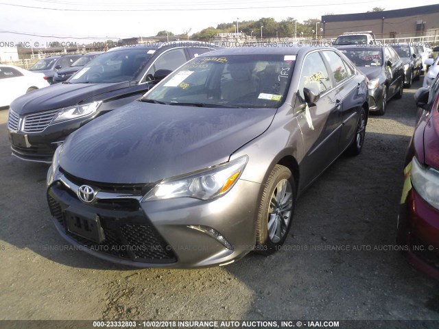 4T1BF1FK0HU375280 - 2017 TOYOTA CAMRY LE/XLE/SE/XSE 灰色 照片 2