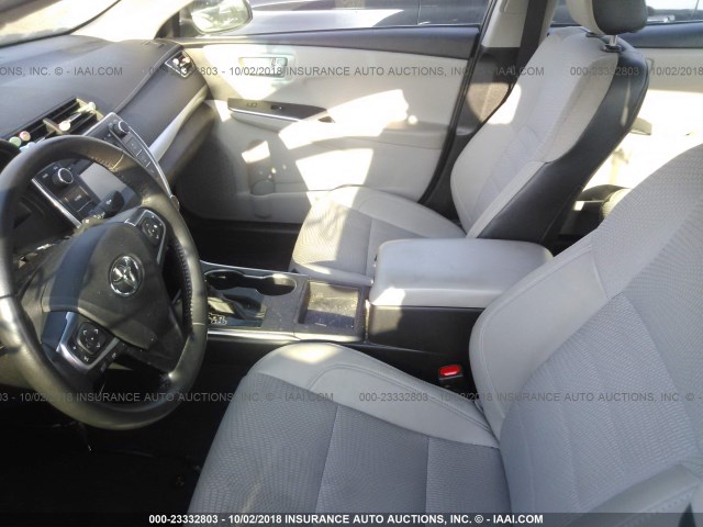 4T1BF1FK0HU375280 - 2017 TOYOTA CAMRY LE/XLE/SE/XSE 灰色 照片 5