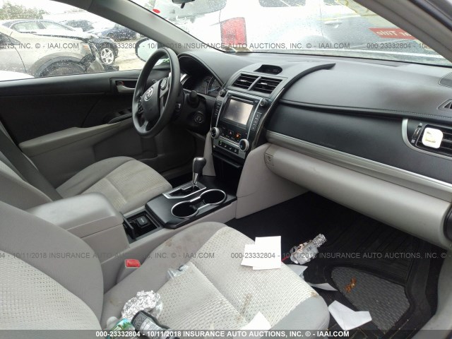 4T4BF1FK0DR317914 - 2013 TOYOTA CAMRY L/SE/LE/XLE SILVER photo 5