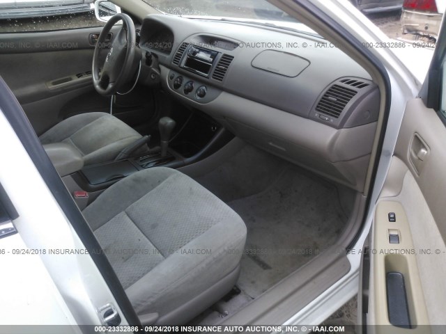 4T1BE32K64U274033 - 2004 TOYOTA CAMRY LE/XLE/SE Ақ фото 5
