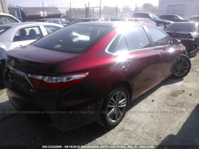 4T1BF1FK3HU733813 - 2017 TOYOTA CAMRY LE/XLE/SE/XSE 红色 照片 4