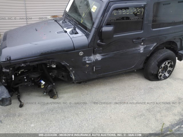 1C4AJWAG3HL667008 - 2017 JEEP WRANGLER SPORT رمادي صورة 6