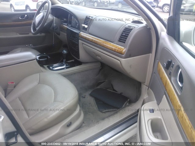 1LNHM97V22Y682036 - 2002 LINCOLN CONTINENTAL  Алтын фото 5