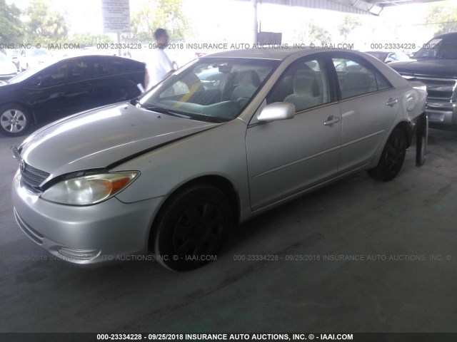 4T1BE32K92U047755 - 2002 TOYOTA CAMRY LE/XLE/SE Күміс фото 2