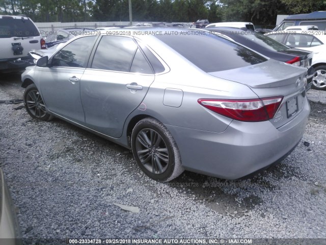 4T1BF1FKXGU251788 - 2016 TOYOTA CAMRY LE/XLE/SE/XSE 银色 照片 3