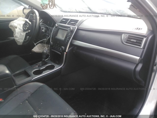 4T1BF1FKXGU251788 - 2016 TOYOTA CAMRY LE/XLE/SE/XSE 银色 照片 5
