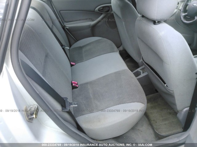 1FAFP34Z14W195552 - 2004 FORD FOCUS SE COMFORT/SE SPORT SILVER photo 8