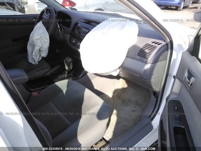 4T1BE30K45U541643 - 2005 TOYOTA CAMRY LE/XLE/SE Ақ фото 5