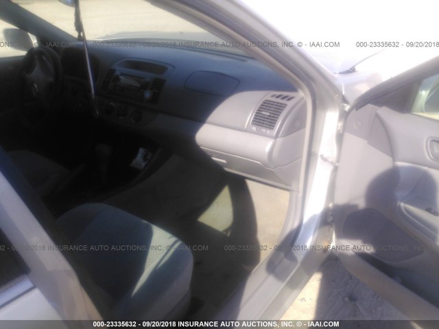 4T1BE32K84U830049 - 2004 TOYOTA CAMRY LE/XLE/SE SILVER photo 5