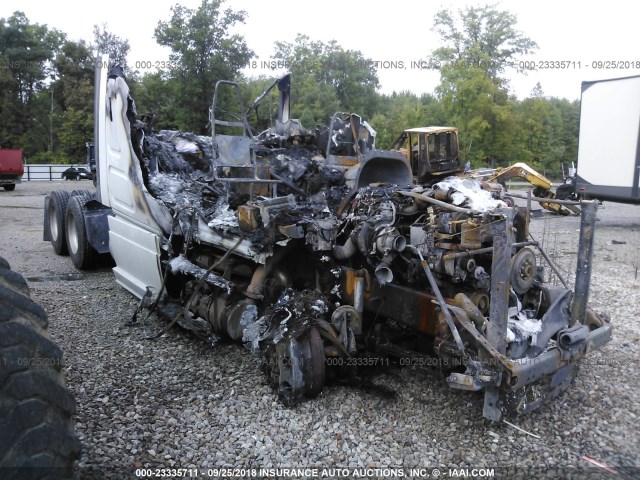 1FUJGLBG0DLFE6837 - 2013 FREIGHTLINER CASCADIA 125  WHITE photo 1