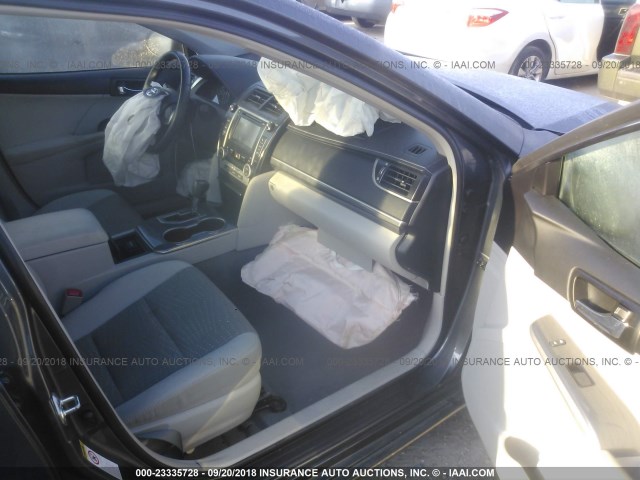 4T1BD1FK0CU006577 - 2012 TOYOTA CAMRY HYBRID/LE/XLE 灰色 照片 5