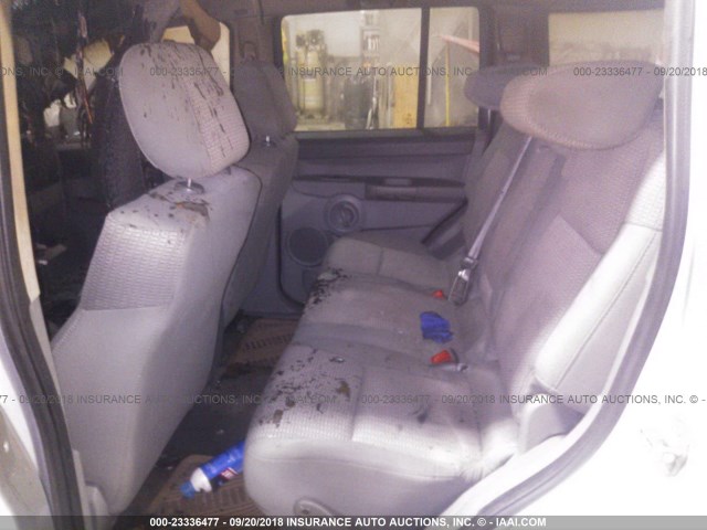 1J8HG48K96C162138 - 2006 JEEP COMMANDER SILVER photo 8