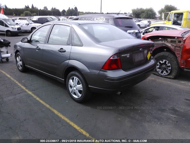 1FAHP34NX7W168280 - 2007 FORD FOCUS ZX4/S/SE/SES 灰色 照片 3