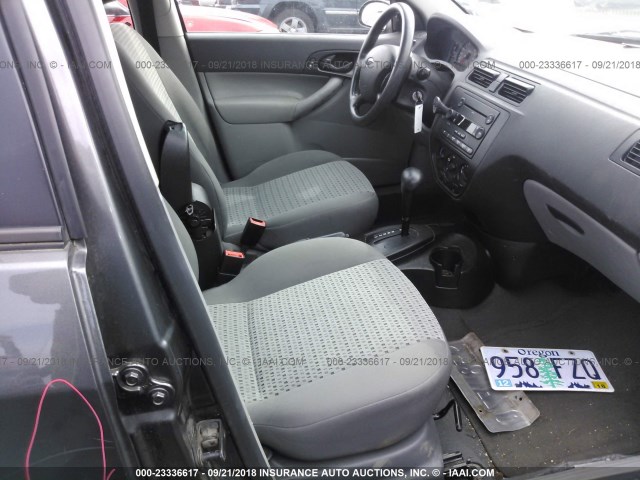 1FAHP34NX7W168280 - 2007 FORD FOCUS ZX4/S/SE/SES 灰色 照片 5