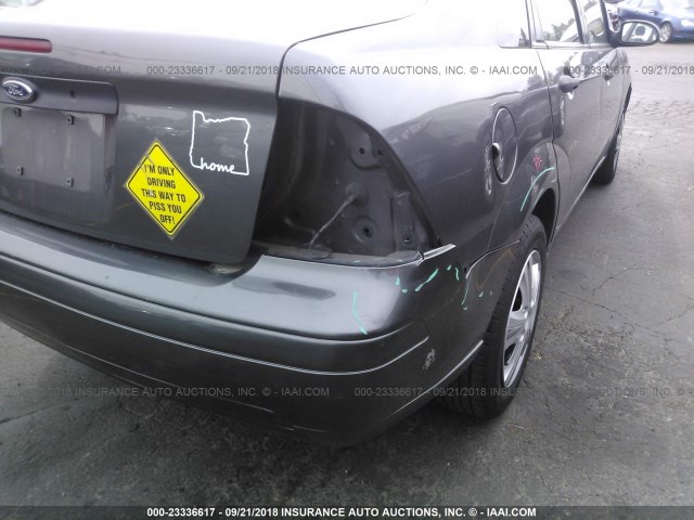 1FAHP34NX7W168280 - 2007 FORD FOCUS ZX4/S/SE/SES 灰色 照片 6