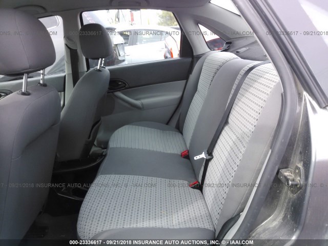 1FAHP34NX7W168280 - 2007 FORD FOCUS ZX4/S/SE/SES 灰色 照片 8
