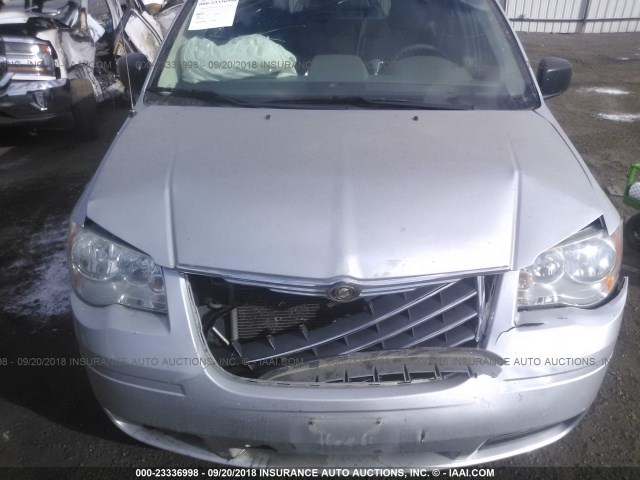 2A8HR44E89R502207 - 2009 CHRYSLER TOWN & COUNTRY LX SILVER photo 6