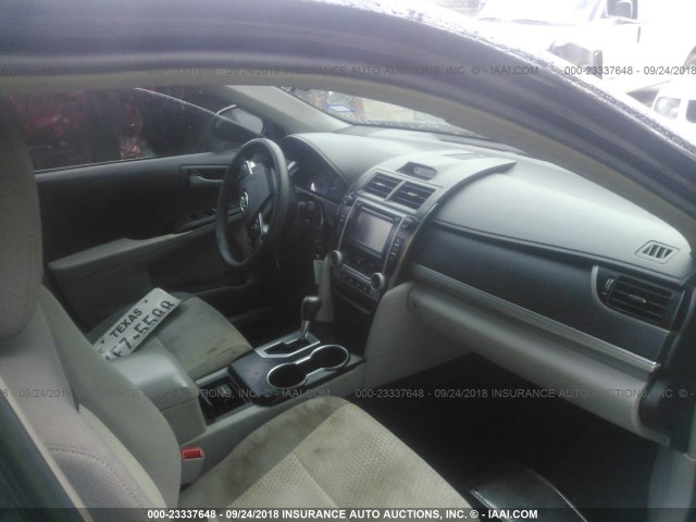 4T1BF1FK0DU722407 - 2013 TOYOTA CAMRY L/SE/LE/XLE შავი ფოტო 5