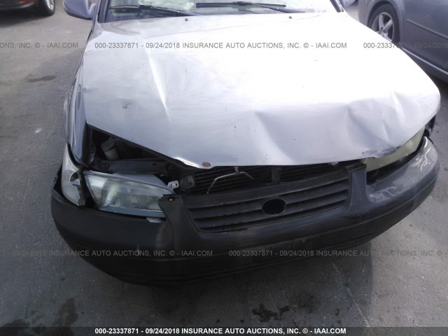 4T1BG22K7VU104060 - 1997 TOYOTA CAMRY CE/LE/XLE 灰色 照片 6