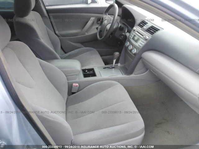 4T1BE46K29U870053 - 2009 TOYOTA CAMRY SE/LE/XLE ღია ლურჯი ფოტო 5