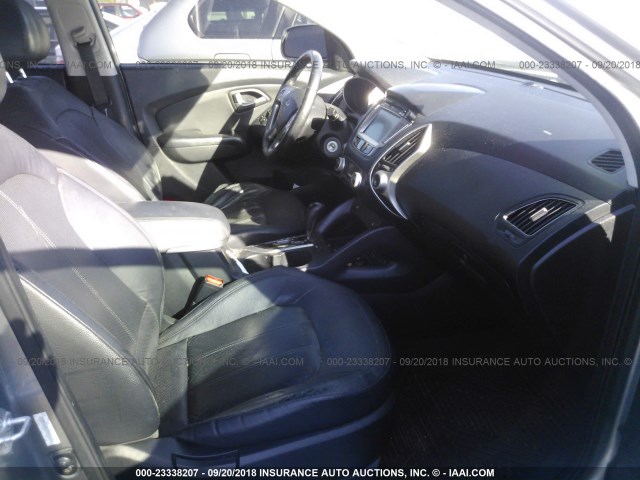 KM8JU3AC5BU143987 - 2011 HYUNDAI TUCSON GRAY photo 5