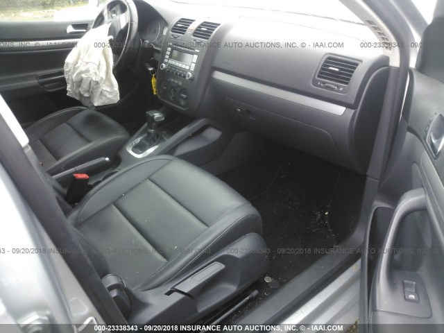 3VWRJ71K58M188632 - 2008 VOLKSWAGEN JETTA WOLFSBURG 银色 照片 5