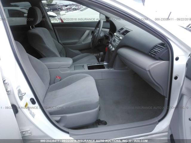 4T1BF3EK3BU712206 - 2011 TOYOTA CAMRY SE/LE/XLE 白色 照片 5