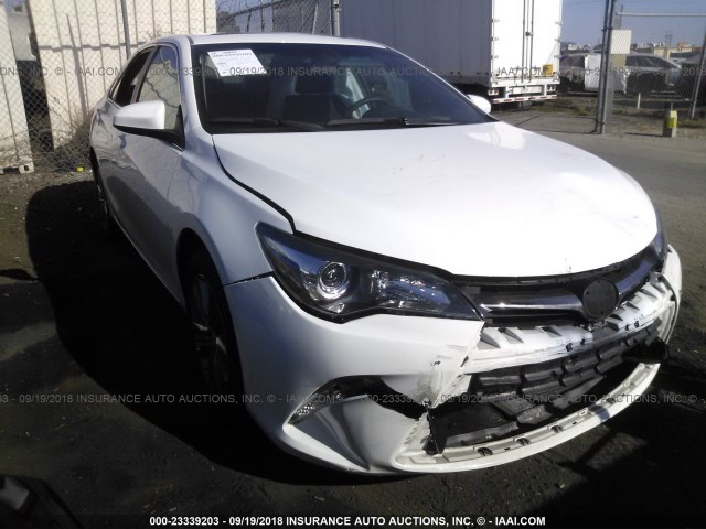 4T1BF1FKXHU357241 - 2017 TOYOTA CAMRY LE/XLE/SE/XSE 白色 照片 1