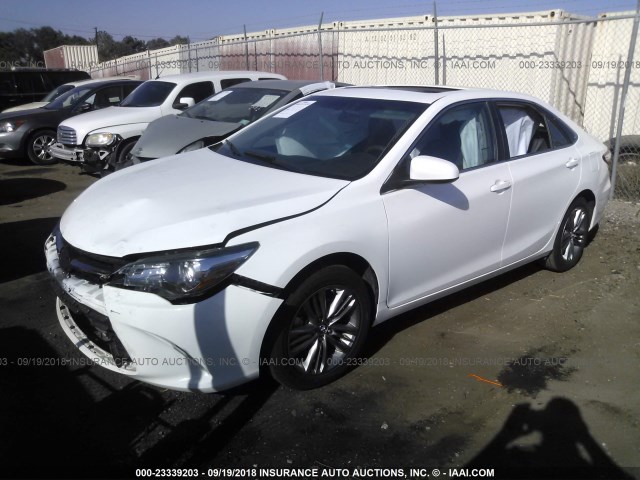 4T1BF1FKXHU357241 - 2017 TOYOTA CAMRY LE/XLE/SE/XSE 白色 照片 2