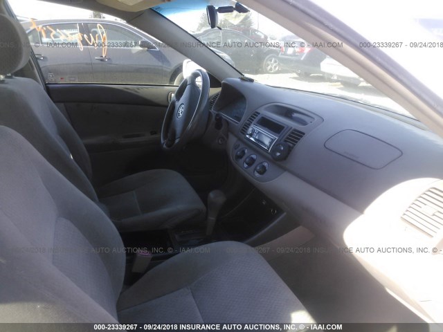 JTDBE32K430145959 - 2003 TOYOTA CAMRY LE/XLE Ақ фото 5