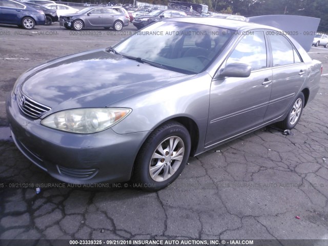 4T1BF30K46U629977 - 2006 TOYOTA CAMRY LE/XLE/SE GRAY photo 2