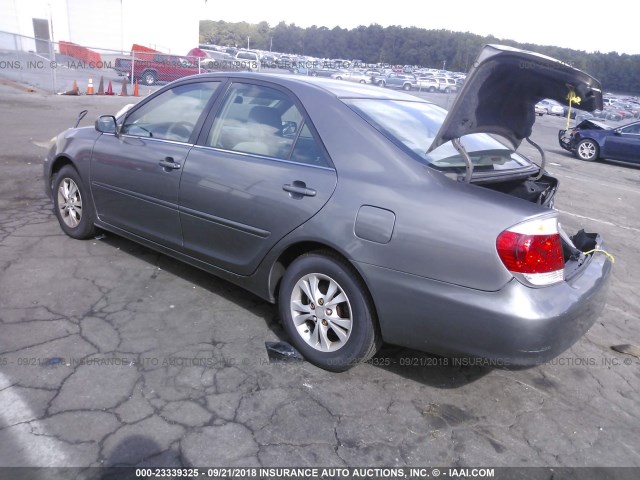 4T1BF30K46U629977 - 2006 TOYOTA CAMRY LE/XLE/SE GRAY photo 3
