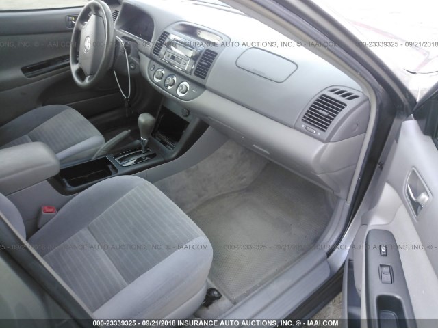 4T1BF30K46U629977 - 2006 TOYOTA CAMRY LE/XLE/SE GRAY photo 5