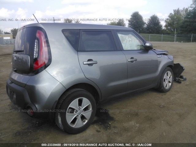 KNDJN2A23F7139024 - 2015 KIA SOUL GRAY photo 4