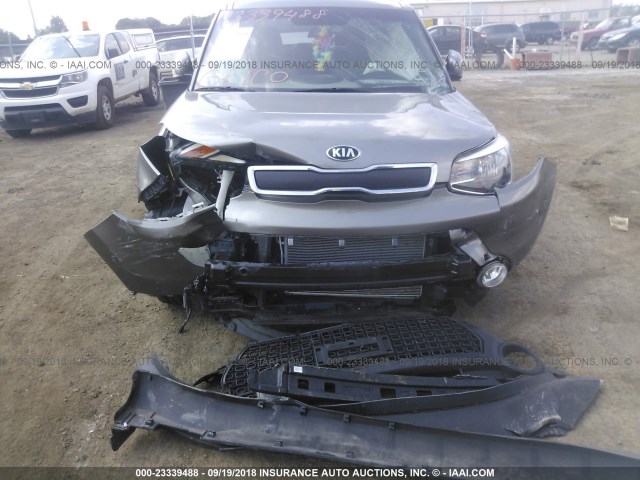 KNDJN2A23F7139024 - 2015 KIA SOUL GRAY photo 6