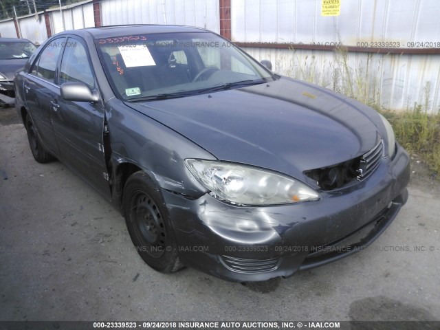 4T1BE32K35U594184 - 2005 TOYOTA CAMRY LE/XLE/SE Сұр фото 1