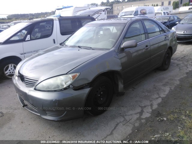 4T1BE32K35U594184 - 2005 TOYOTA CAMRY LE/XLE/SE Сұр фото 2