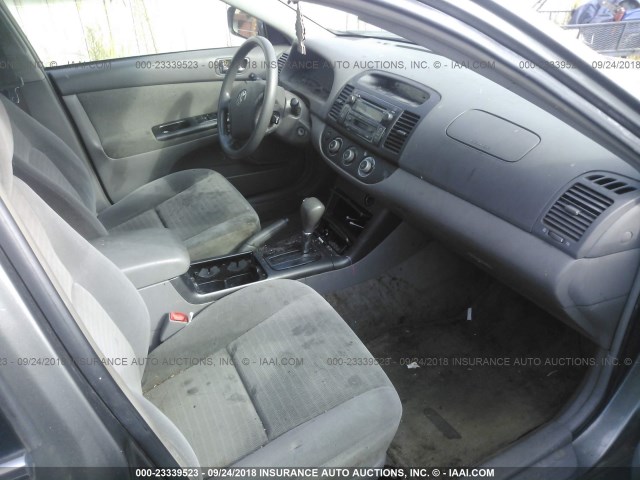 4T1BE32K35U594184 - 2005 TOYOTA CAMRY LE/XLE/SE Сұр фото 5