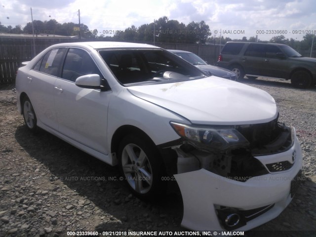 4T1BF1FK2EU785641 - 2014 TOYOTA CAMRY L/SE/LE/XLE თეთრი ფოტო 1