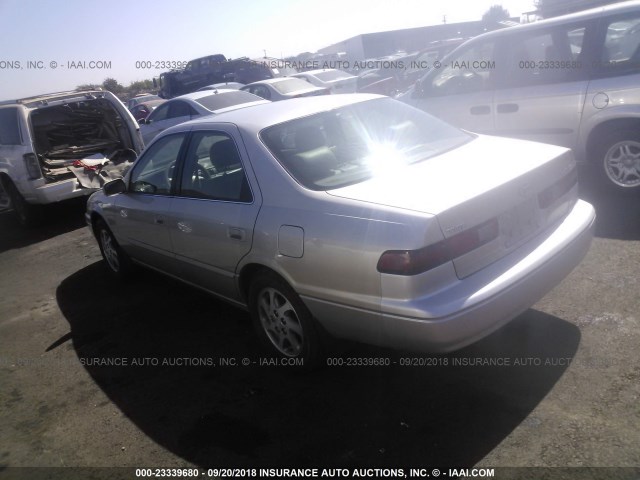 4T1BF28K2WU057256 - 1998 TOYOTA CAMRY CE/LE/XLE 棕色 照片 3