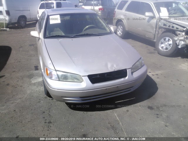 4T1BF28K2WU057256 - 1998 TOYOTA CAMRY CE/LE/XLE 棕色 照片 6