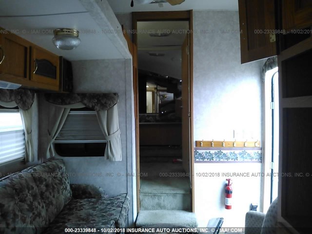 4YDF2852X34501419 - 2003 KEYSTONE MONTANA WHITE photo 5