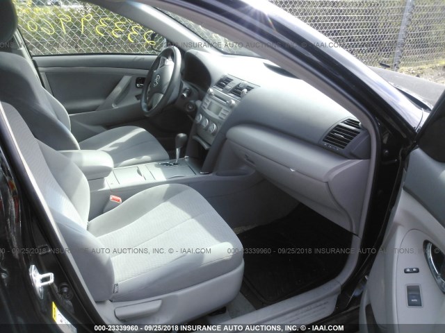 4T4BF3EK7BR155788 - 2011 TOYOTA CAMRY SE/LE/XLE BLACK photo 5