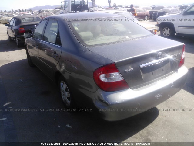 JTDBE32K620122259 - 2002 TOYOTA CAMRY LE/XLE/SE Bej foto 3