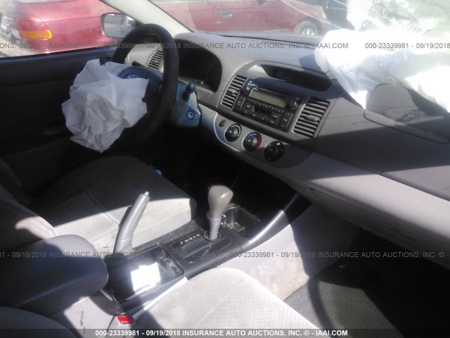 JTDBE32K620122259 - 2002 TOYOTA CAMRY LE/XLE/SE Bej foto 5